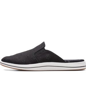 Clark’s Cloud steppers Embroidered loafers